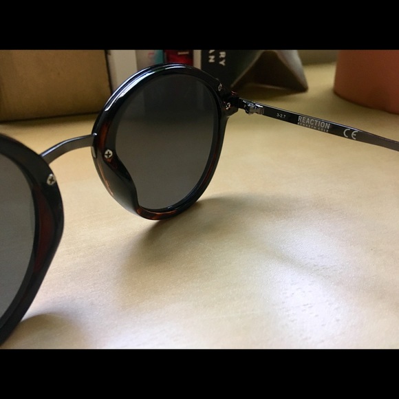 Kenneth Cole Reaction Sunglasses - Picture 3 of 5